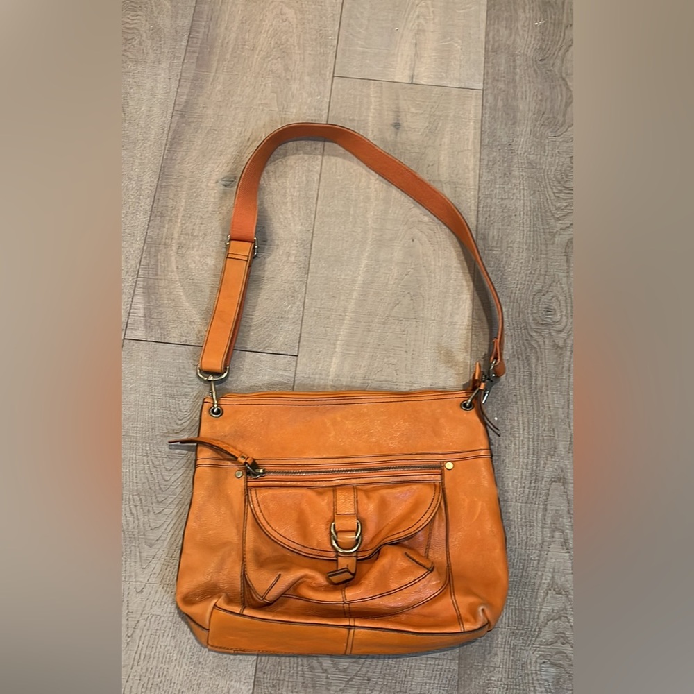 Fossil leather purse.
